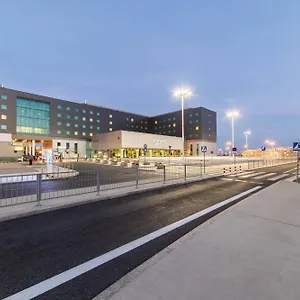 4* Ξενοδοχείο Courtyard By Marriott Airport